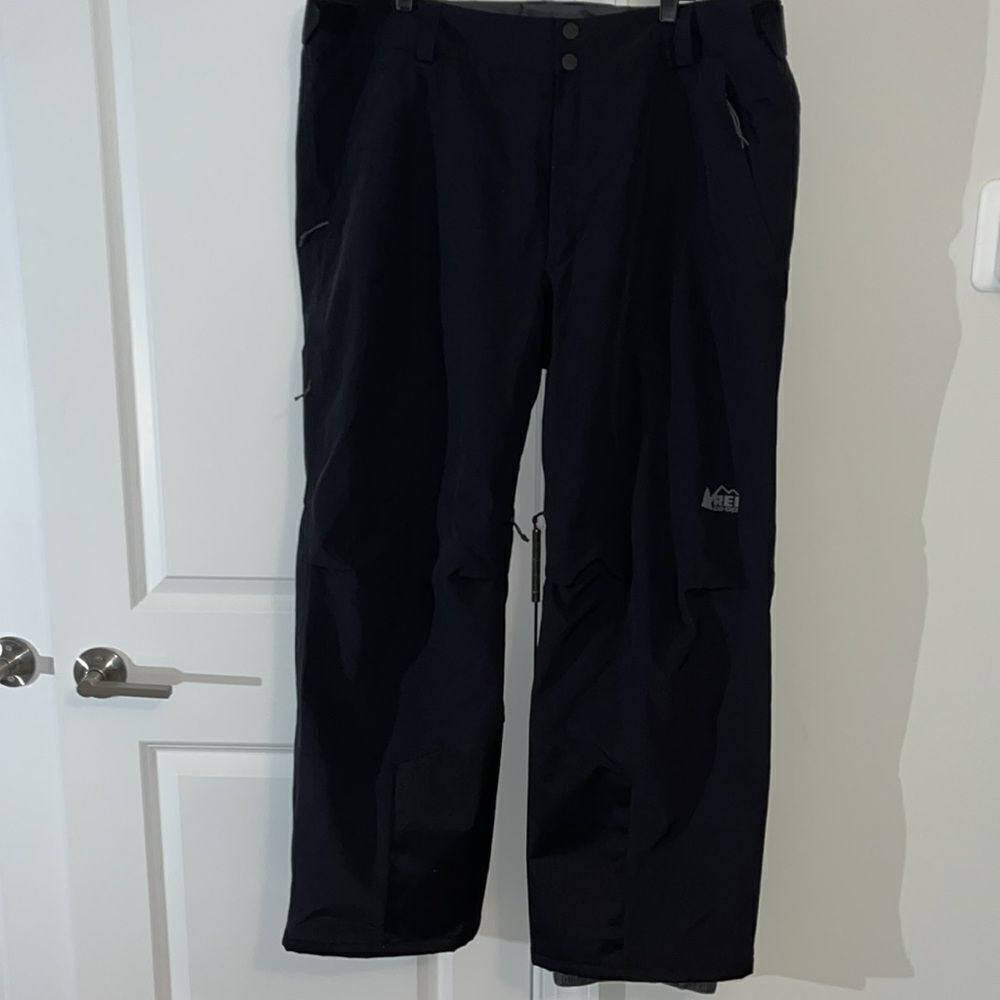 Black women’s REI Peak2L performance insulated ski winter waterproof snowboard